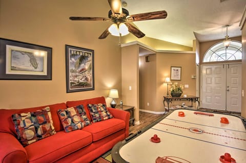 Cocoa Beach Paradise Screened Pool, Patio and Games House in Merritt Island