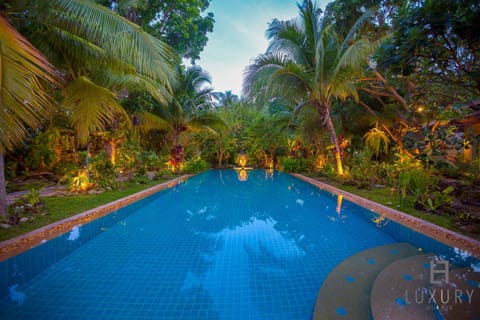 6 Bedroom Luxury Villa on Golf Course PH125 Chalet in Hua Hin District