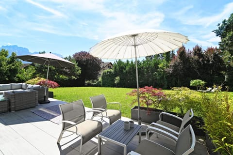 Charming villa with pool lake view 10 minutes from the city center Villa in Sévrier
