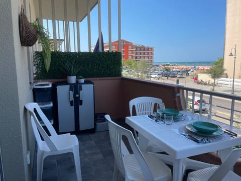 Balcony/Terrace, City view, Street view