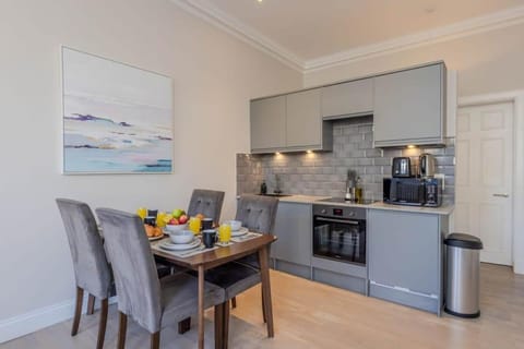 Dragon Suites - Edinburgh City Centre 2 Bed Apartment Apartment in Edinburgh