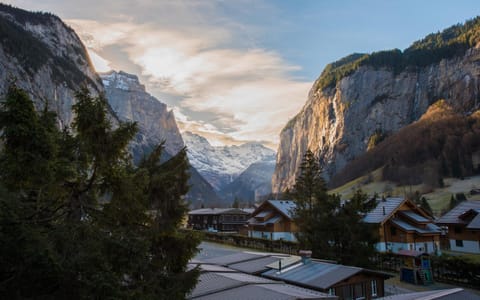 Neighbourhood, Natural landscape, Winter, Hiking, Autumn, On site, Landmark view, Mountain view, Mountain view, Sunrise