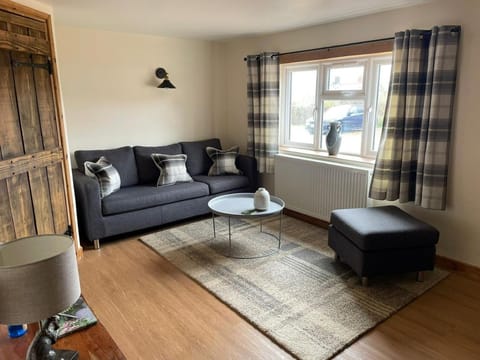 Buttercup Cottage at The Old Tractor Barn Apartment in Cherwell District