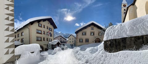 Property building, Facade/entrance, Day, Winter, On site