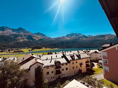 View (from property/room), Lake view, Mountain view