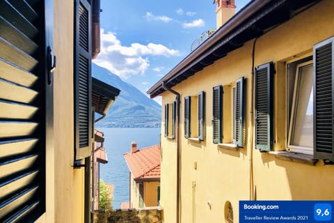 Neighbourhood, Lake view