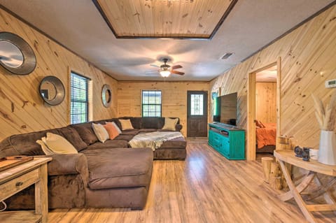 Broken Bow Cabin with Hot Tub and Game Room! House in Broken Bow