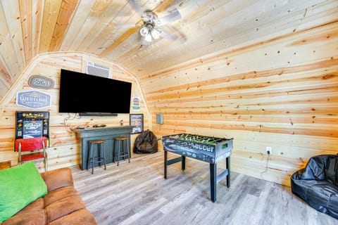 Broken Bow Cabin with Hot Tub and Game Room! House in Broken Bow