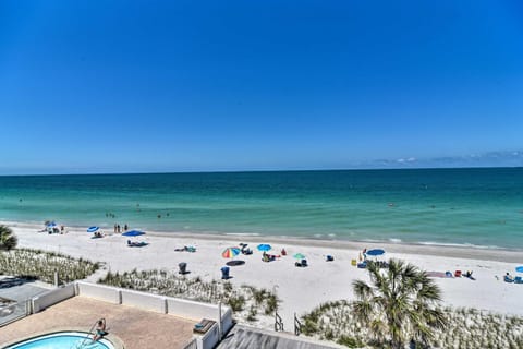 Sunny Seaside Condo with Pool and Walk to Beach! Condo in Sunset Beach