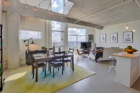 Spectacular Views in Contemporary Two Story Condo Maison in East Nashville