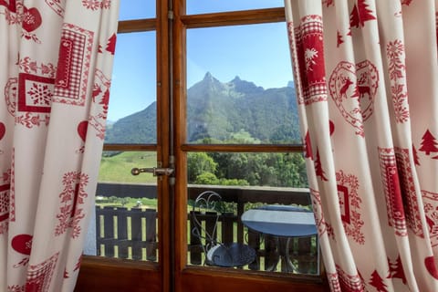 View (from property/room), Balcony/Terrace, Mountain view