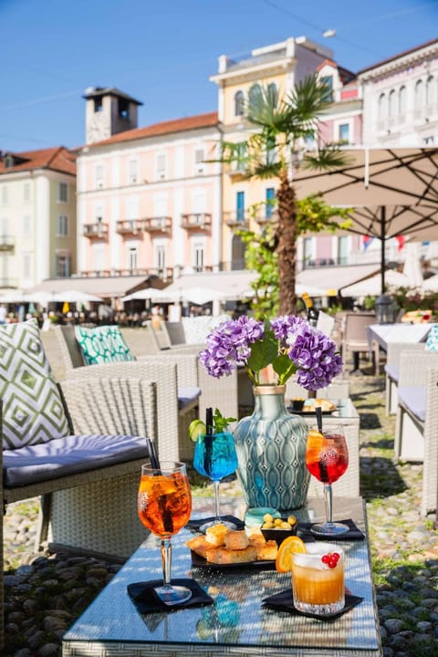 Property building, Restaurant/places to eat