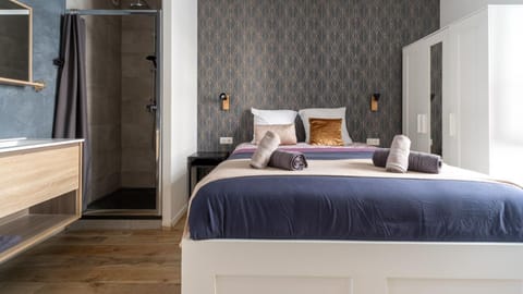 Bathroom, Photo of the whole room, Bedroom