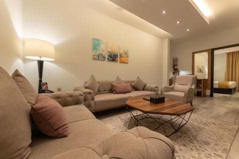 TV and multimedia, Living room, Seating area, Guests, Family