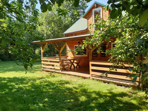 Property building, Spring, Day, Natural landscape, Garden, Garden view, Parking