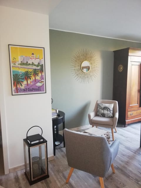 Lobby or reception, Seating area, Dining area