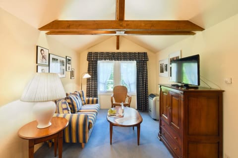 TV and multimedia, Seating area