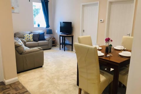 Private 1st Floor Apartment - Perfect for Port of Dover, Eurotunnel and Short Stays Apartamento in Dover