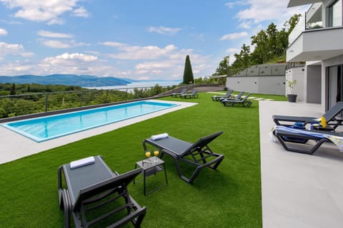 Garden, Balcony/Terrace, Pool view