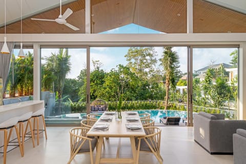 Garden, Balcony/Terrace, Living room, Seating area, Swimming pool, Swimming pool