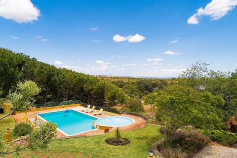 Villa Monte Branco - Private Swimming Pool Chalet in Olhos de Água