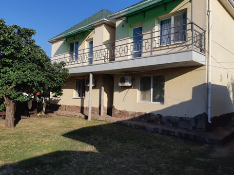 Facade/entrance, Balcony/Terrace