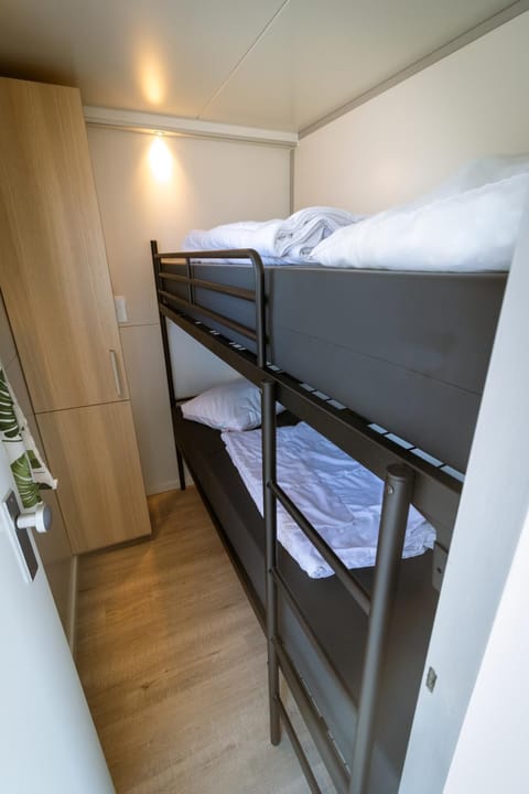 Bed, Photo of the whole room, Bedroom, bunk bed