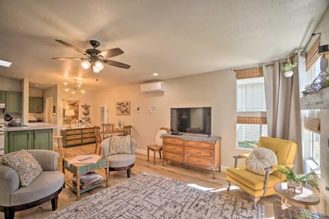 Williams Studio on Famous Route 66 with Fireplace! Condominio in Williams