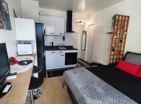 Kitchen or kitchenette, Photo of the whole room, Dining area