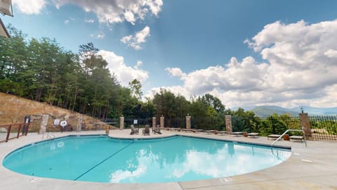 Mountain view, Swimming pool