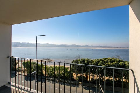 LovelyStay - Luxury 2BR Duplex Apartment in Foz Porto Apartment in Porto