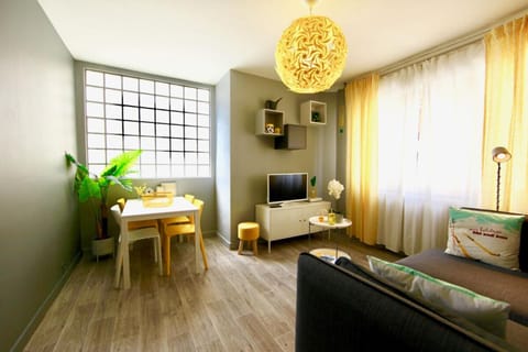 Le cocon coloré - centre ville - 50m de la gare Apartment in Annecy