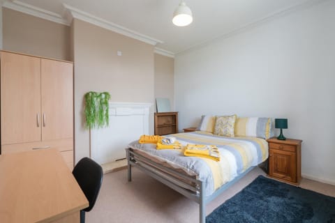 Bed, Photo of the whole room, Bedroom, wardrobe