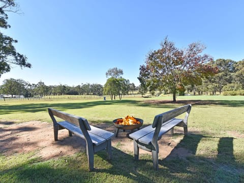 Blaxlands Homestead - Nothing is closer opposite Hope Estate with Wifi and Pool plus Fireplace Country House in Rothbury