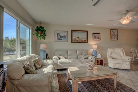 Anna Maria Island Beach Bay Breeze Apartment in Bradenton Beach