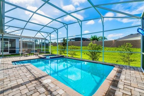 NEW BETHEL Orlando Villa With Pvt Pool Jacuzzi, Game Room and close to Disney Haus in Davenport