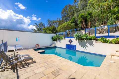 Kallaroo great house with views pool WI FI and aircon House in Corlette