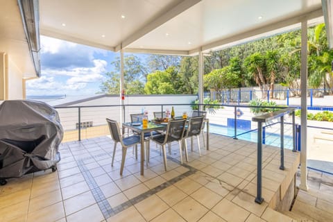 Kallaroo great house with views pool WI FI and aircon Haus in Corlette