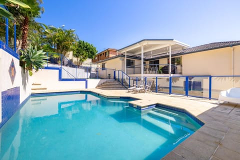 Kallaroo great house with views pool WI FI and aircon House in Corlette