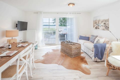 TV and multimedia, Living room, Dining area