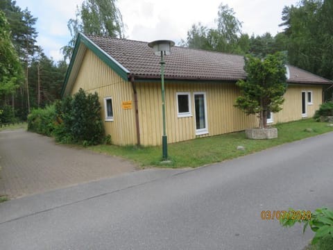 Gruppenbungalow-Waldhaus-Am Ferienpark Hostel in Rechlin