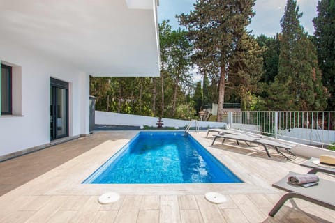 Capistrano Garden, piscina privada y vistas al mar House in Nerja