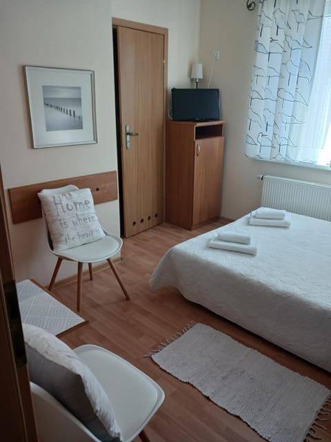 TV and multimedia, Photo of the whole room, hair dresser, towels