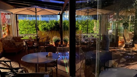 Lounge or bar, Lounge or bar