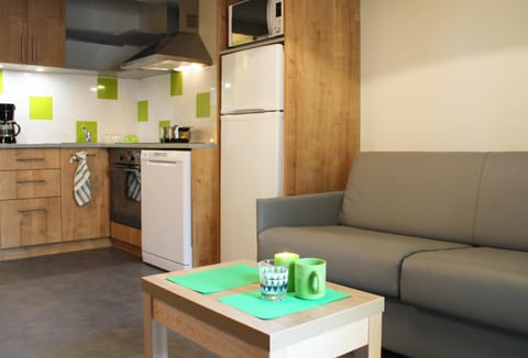 Kitchen or kitchenette, Living room