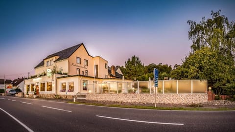 Property building, Day, Street view