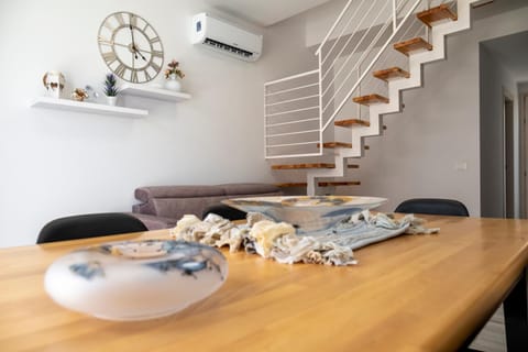 Decorative detail, Dining area, kitchen