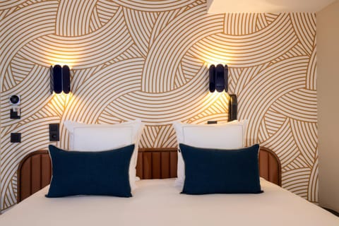 Bed, Photo of the whole room, Bedroom, City view