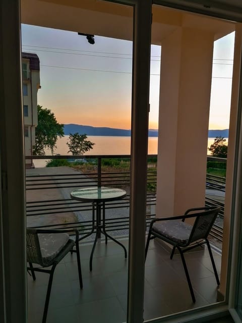 Balcony/Terrace, Lake view