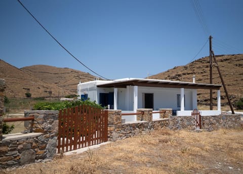 House by the sea House in Kea-Kythnos